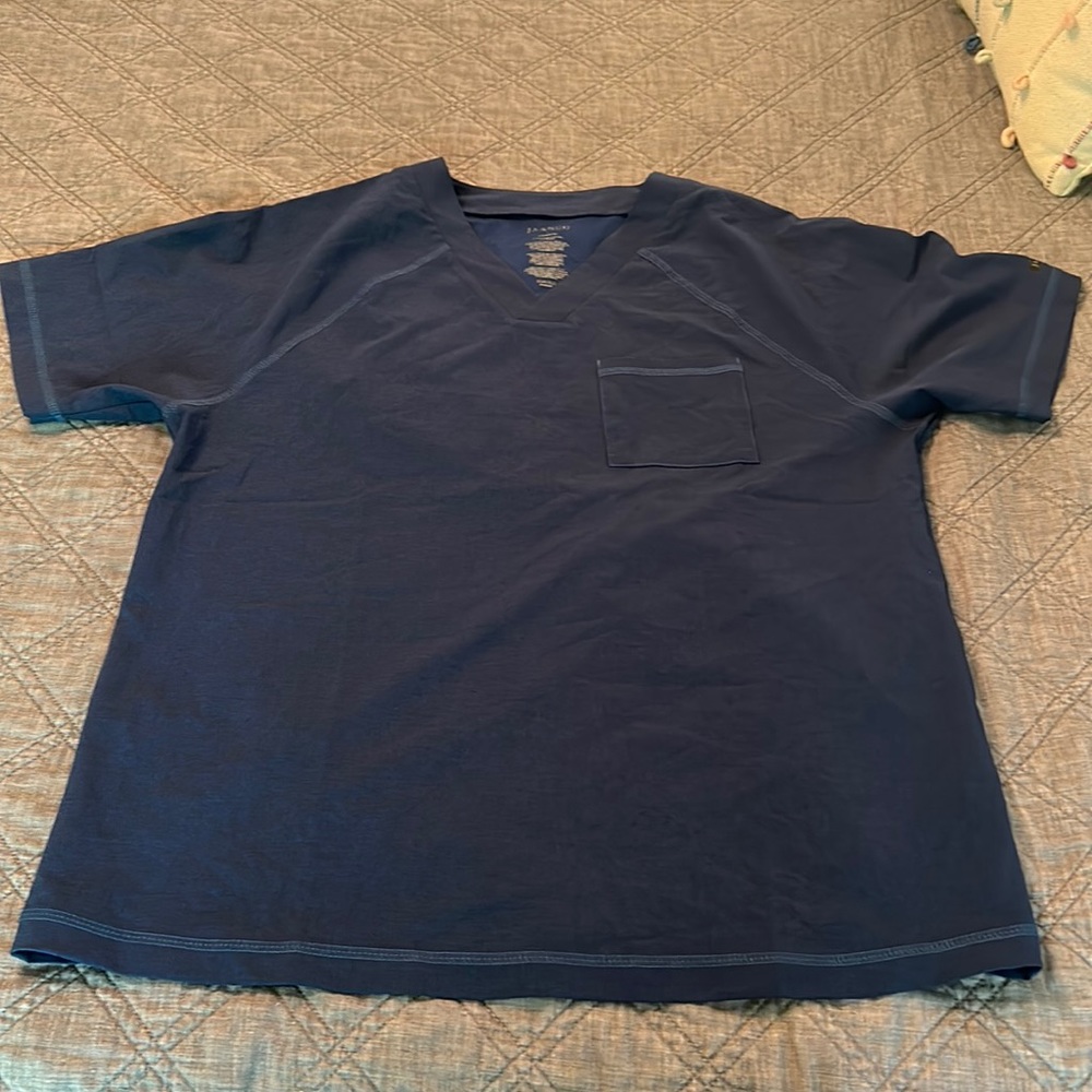 Jaanuu scrub top men’s large